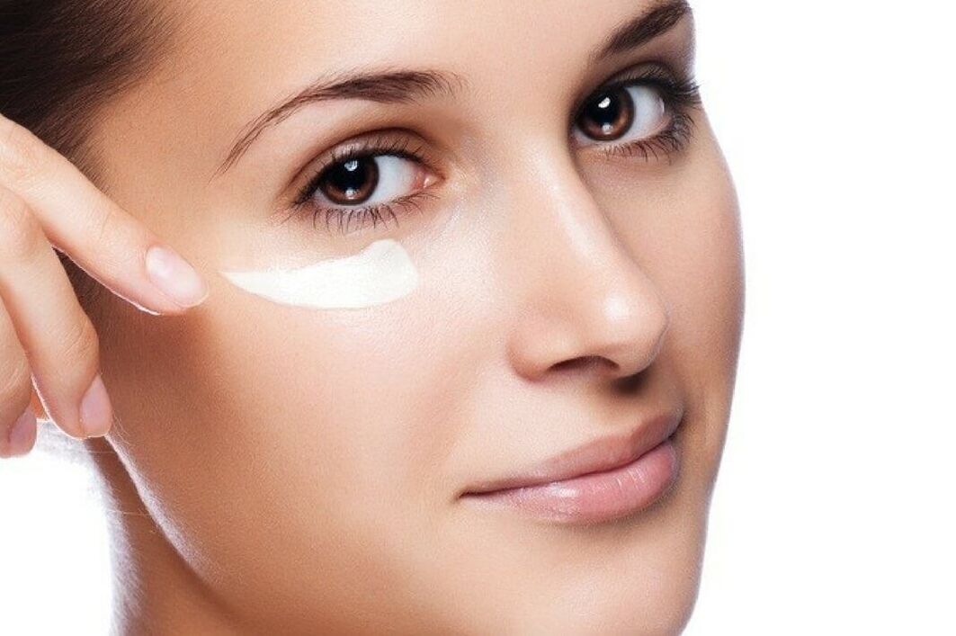 Πώς να αναζωογονήσετε το δέρμα γύρω από τα μάτια